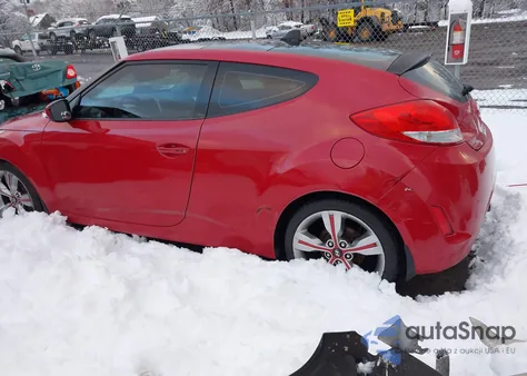 2012 Hyundai Veloster Base W/Red/Black z USA, uszkodzony, nr VIN KMHTC6AD3CU064972
